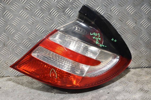 Задняя правая фара A2038202664 MERCEDES