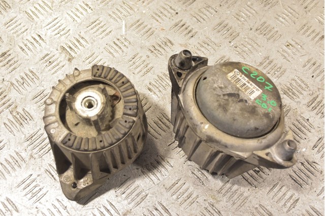 A2042406017 Подушка (опора) двигателя левая/правая купить Украина