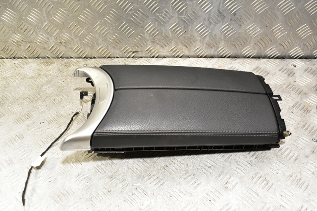 Подлокотник центральной консоли A2056808804 MERCEDES