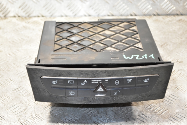 Кнопка включения аварийной сигнализации A2116800552 MERCEDES