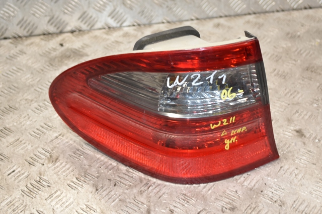 Фонарь задний левый, внешний A2118202764 MERCEDES