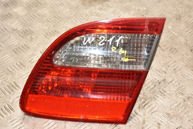 Фонарь задний внутренний правый A2118203064 MERCEDES