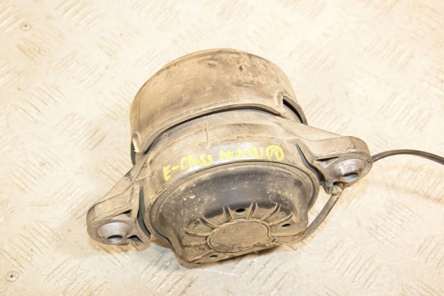 Гидроопора двигателя правая A2122403117 MERCEDES