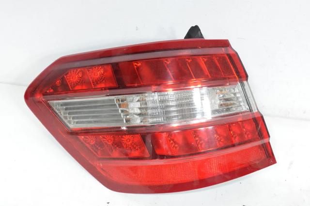 Задний левый внешний фонарь A2128203764 MERCEDES