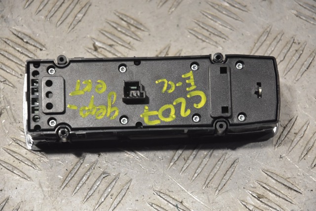 MERCEDES A2128208310 Кнопочный блок управления стеклоподъемником передний левый в наличии Полтава
