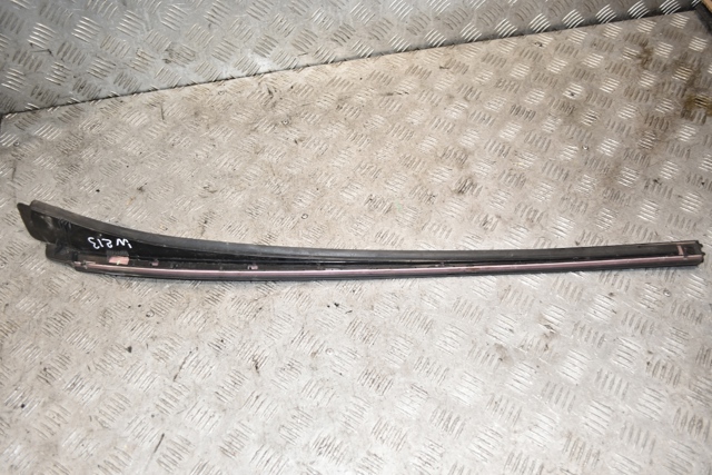 A2136901282 MERCEDES Молдинг лобового стекла правый купить в Украина