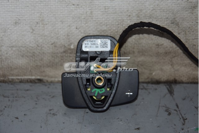 Блок кнопочных переключателей рулевого колеса A2185400762 MERCEDES