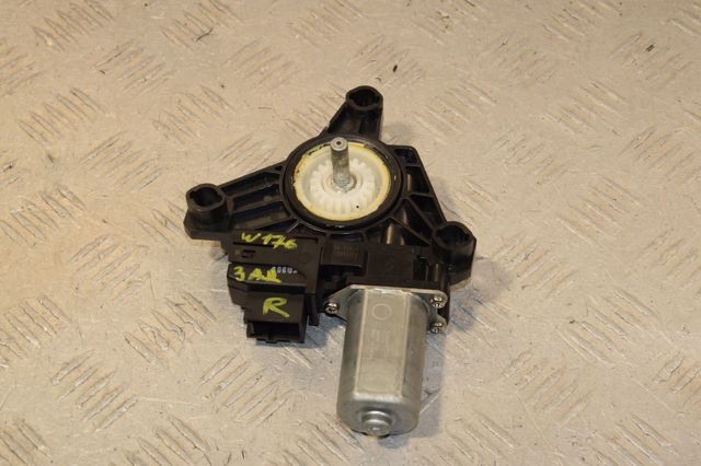 Мотор стеклоподъемника двери задней, правой A2469063200 MERCEDES