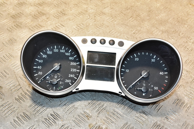 Приборная доска A2515400648 MERCEDES