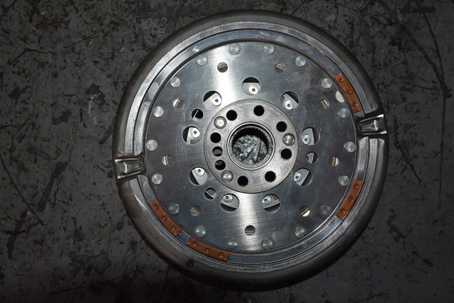 A2700300305 MERCEDES Маховик двигателя купить в Павлоград