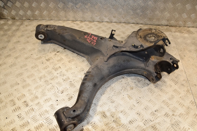 Рычаг задней подвески нижний, левый A4473505100 MERCEDES