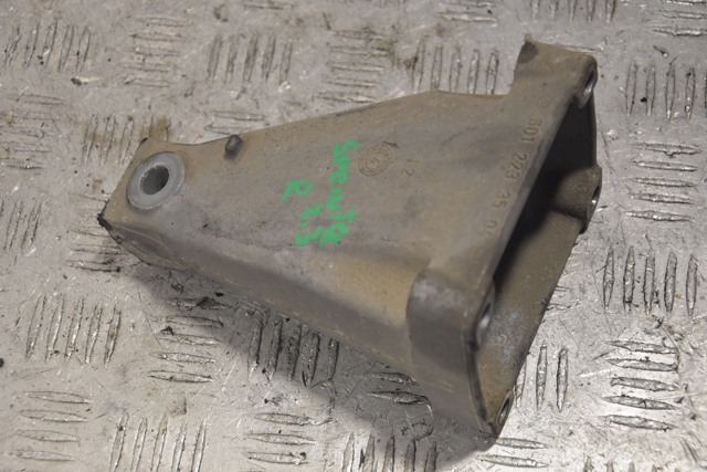 Кронштейн подушки (опоры) двигателя, правой A6012233504 MERCEDES