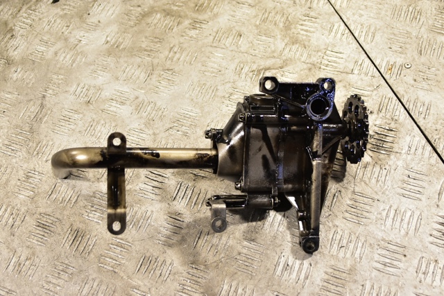 MERCEDES 6111810201 Насос масляный в наличии Украина