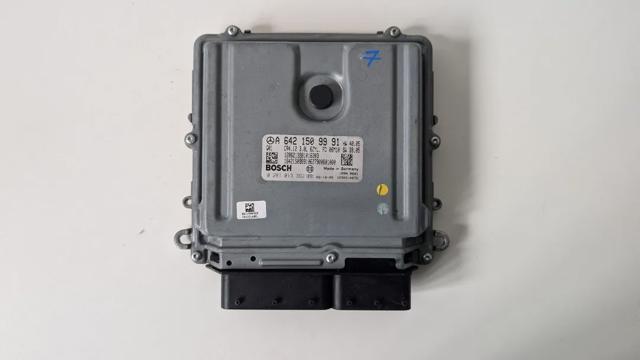 Компьютер двигателя A6421509991 MERCEDES