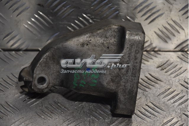 Кронштейн подушки (опоры) двигателя, левой A6422230004 MERCEDES