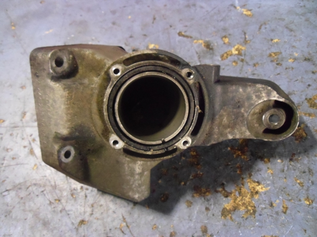 Кронштейн подушки (опоры) двигателя, левой A6462230604 MERCEDES