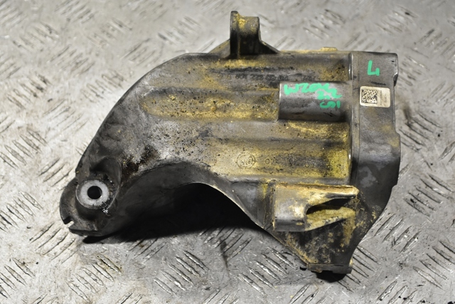 Кронштейн подушки (опоры) двигателя, левой A6512230004 MERCEDES