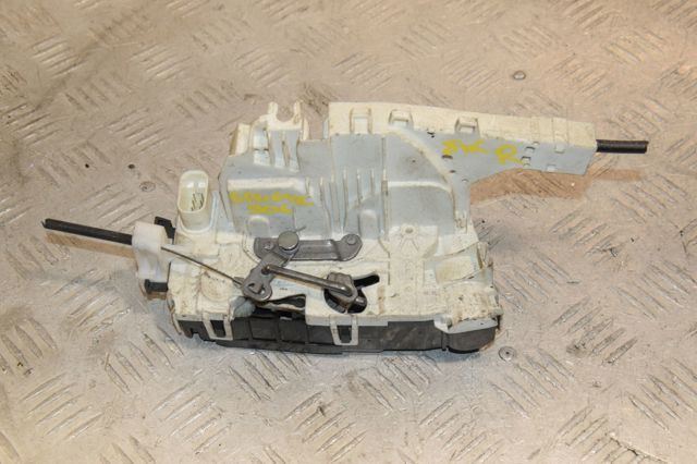 Замок двери боковой сдвижной правой A9067304335 MERCEDES