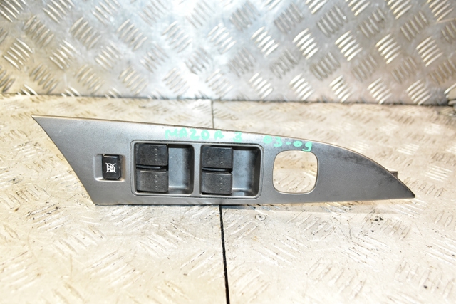 Блок управления стеклоподъемниками передний левый mazda BS3E66350A