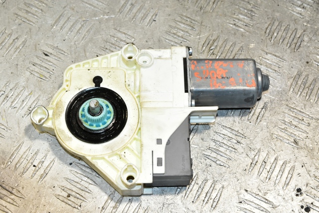 CUR000140 LAND ROVER Мотор стеклоподъемника двери передней правой купить в Павлоград