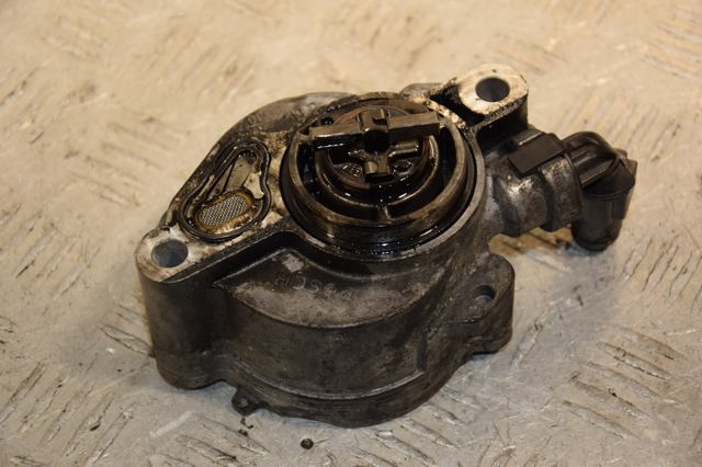 Насос вакуумный D1561A PEUGEOT