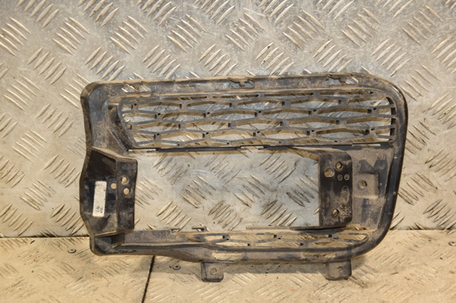 DK6217K946AA LAND ROVER Заглушка (решетка) противотуманных фар бампера переднего правая купить в Ирпень