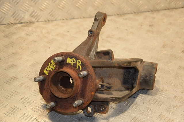 Цапфа поворотная правая DV613K170CAA FORD