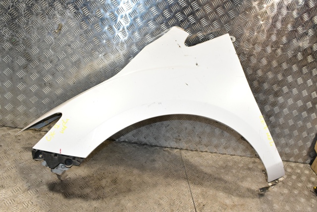 Крыло левое EG2152210F MAZDA