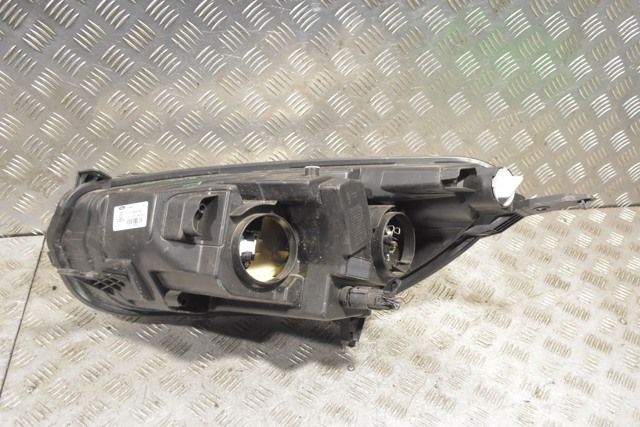 FORD ET7613W029AM Правая фара в наличии Львов