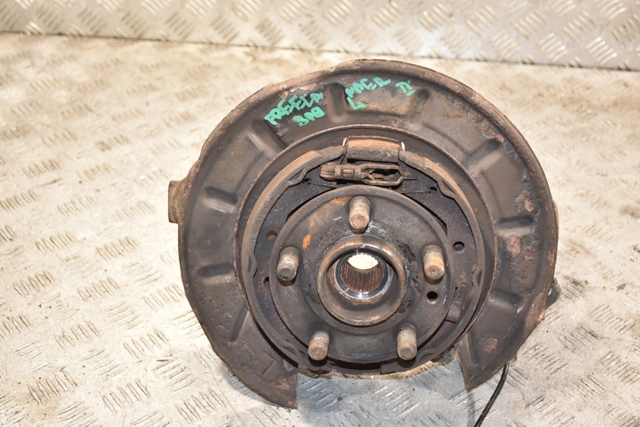 Цапфа поворотного кулака LR001129 LAND ROVER