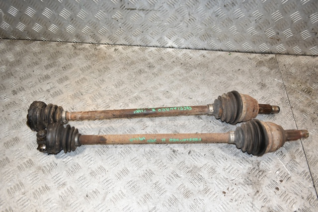 Приводы задних колес LR001160 LAND ROVER