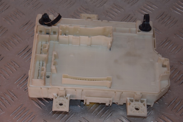 MN108319 MITSUBISHI Блок предохранителей купить в Запорожье