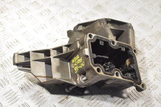 Кронштейн компрессора кондиционера R1112361330 MERCEDES