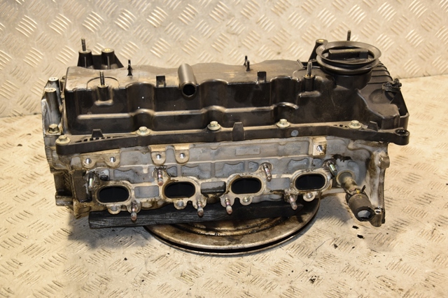 Головка блока цилиндров (ГБЦ) R2AA10100 MAZDA