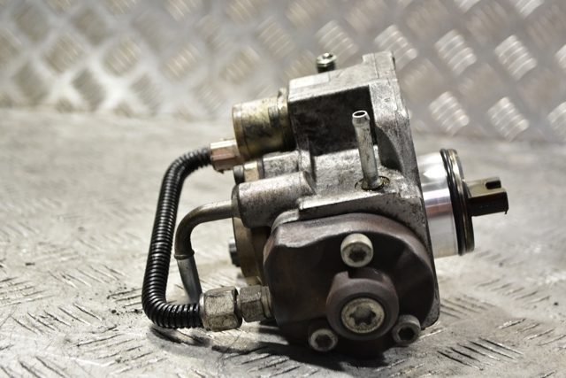 Насос топливный высокого давления (ТНВД) R2AA13800 MAZDA