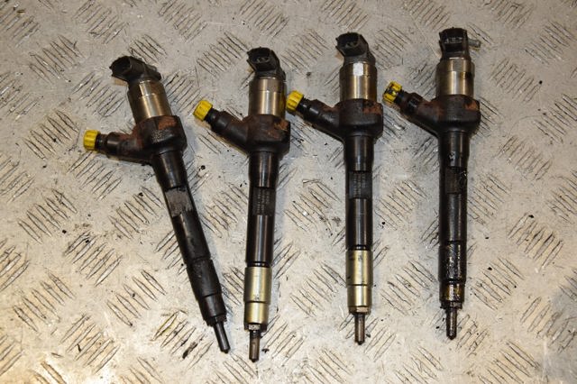 MAZDA R2AA13H50 Форсунка впрыска топлива в наличии Николаев