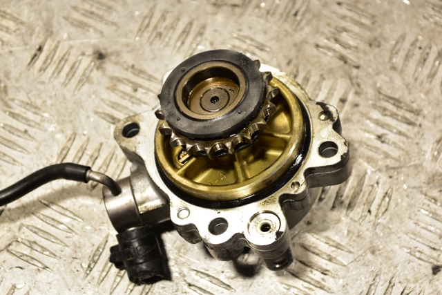 Вакуумный насос R2AA18G00 MAZDA