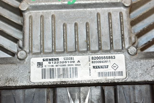 Модуль управления двигателем S122326109A RENAULT