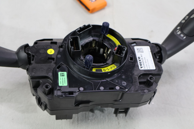 32266829 VOLVO Подрулевой переключатель купить в Каменское