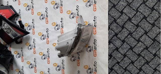 Фонарь противотуманный задний, правый 8121133220 TOYOTA