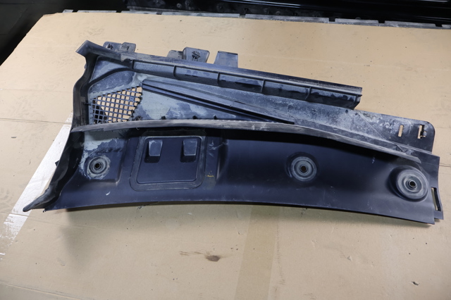 Водосток лобового стекла, жабо A2968307300 MERCEDES