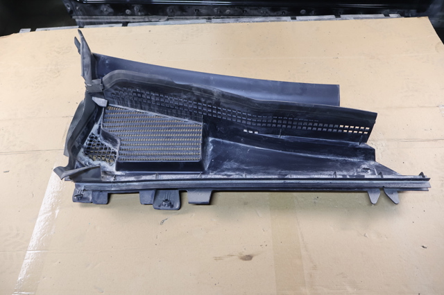 Водосток лобового стекла, жабо A2968307400 MERCEDES