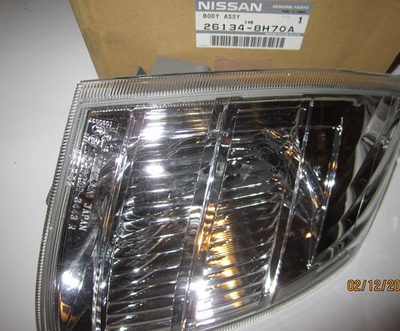 NISSAN 261348H70A Поворотник правый в наличии Чернигов