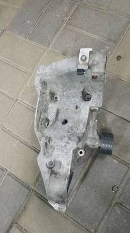 Кронштейн компрессора кондиционера 11167802639 BMW