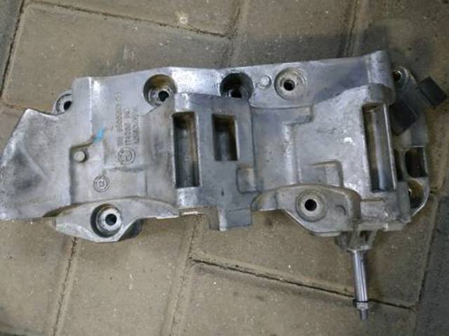 Кронштейн компрессора кондиционера 11168506863 BMW