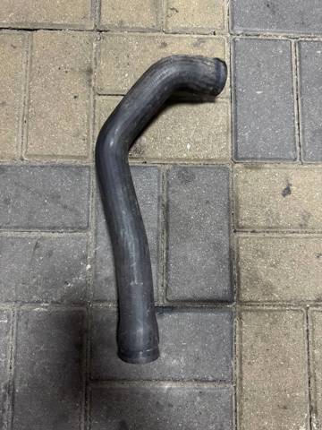 Нижний патрубок радиатора 11531740481 BMW