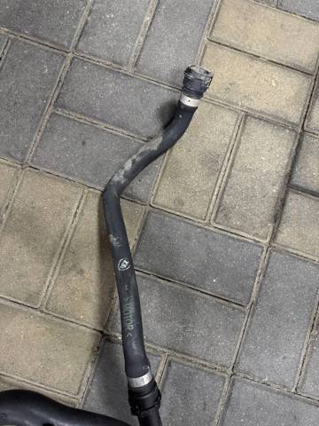 Нижний патрубок радиатора 11532249780 BMW