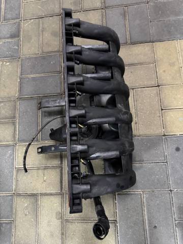 Впускной коллектор 11611707034 BMW