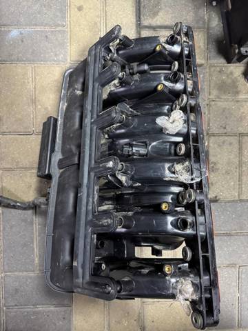 Впускной коллектор 11617525753 BMW