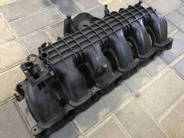 Коллектор впускной 11617576911 BMW